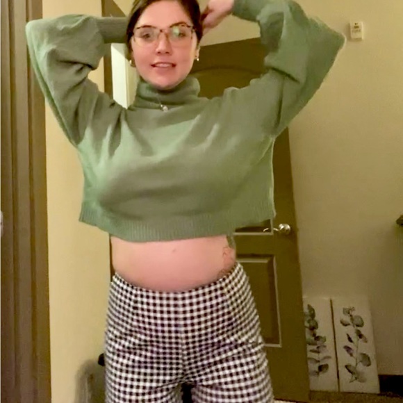 Princess Polly Cropped Green Turtleneck Sweater - Picture 3 of 3